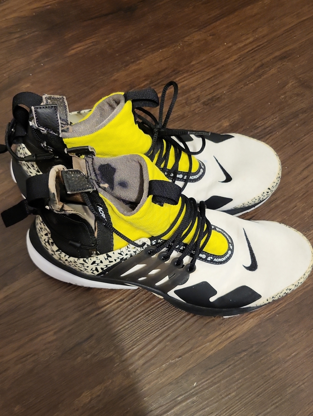 Nike Presto Men’s White & Yellow Athletic Training Sneakers